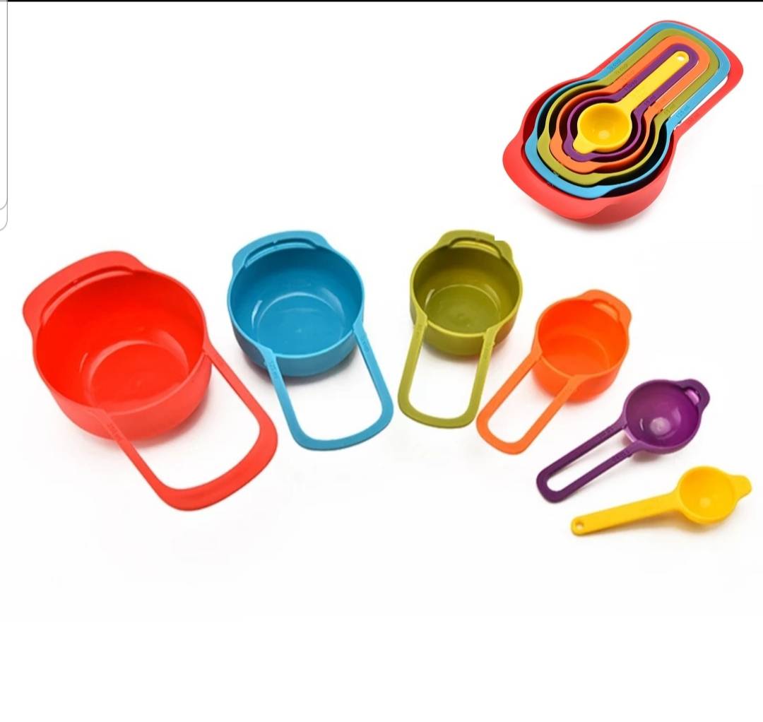 "Tazas y cucharas medidoras "