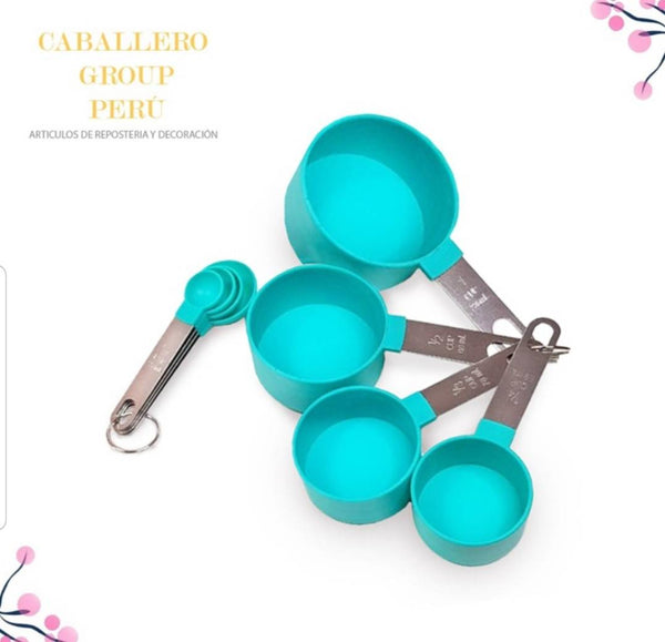 "Tazas y cucharas medidoras de metal y plástico 0005"