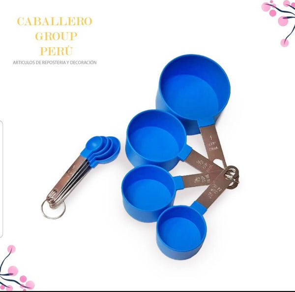"Tazas y cucharas medidoras de metal y plástico 0005"