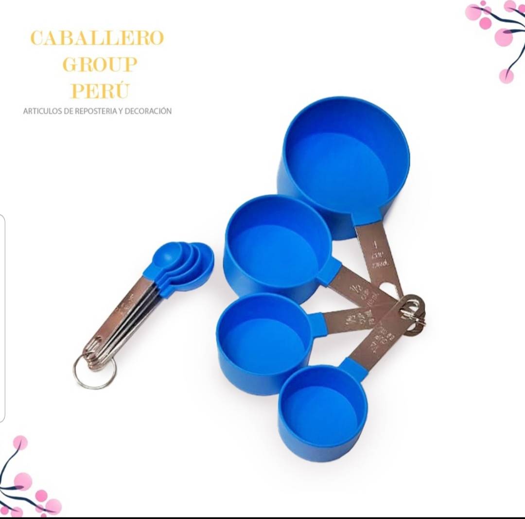 "Tazas y cucharas medidoras de metal y plástico 0005"
