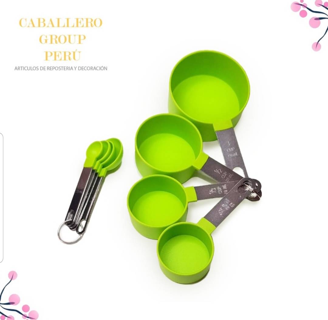 "Tazas y cucharas medidoras de metal y plástico 0005"